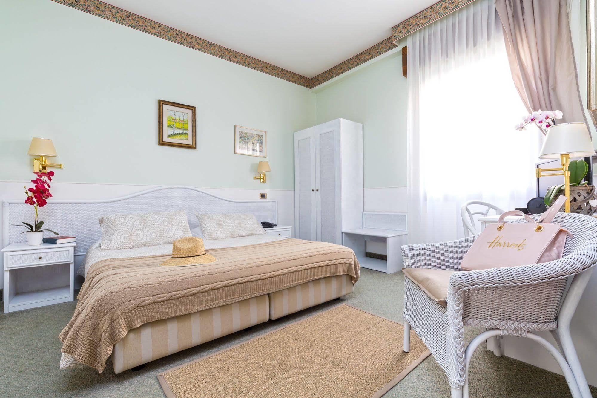 Hotel Villa Tiziana Lido di Venezia Bagian luar foto