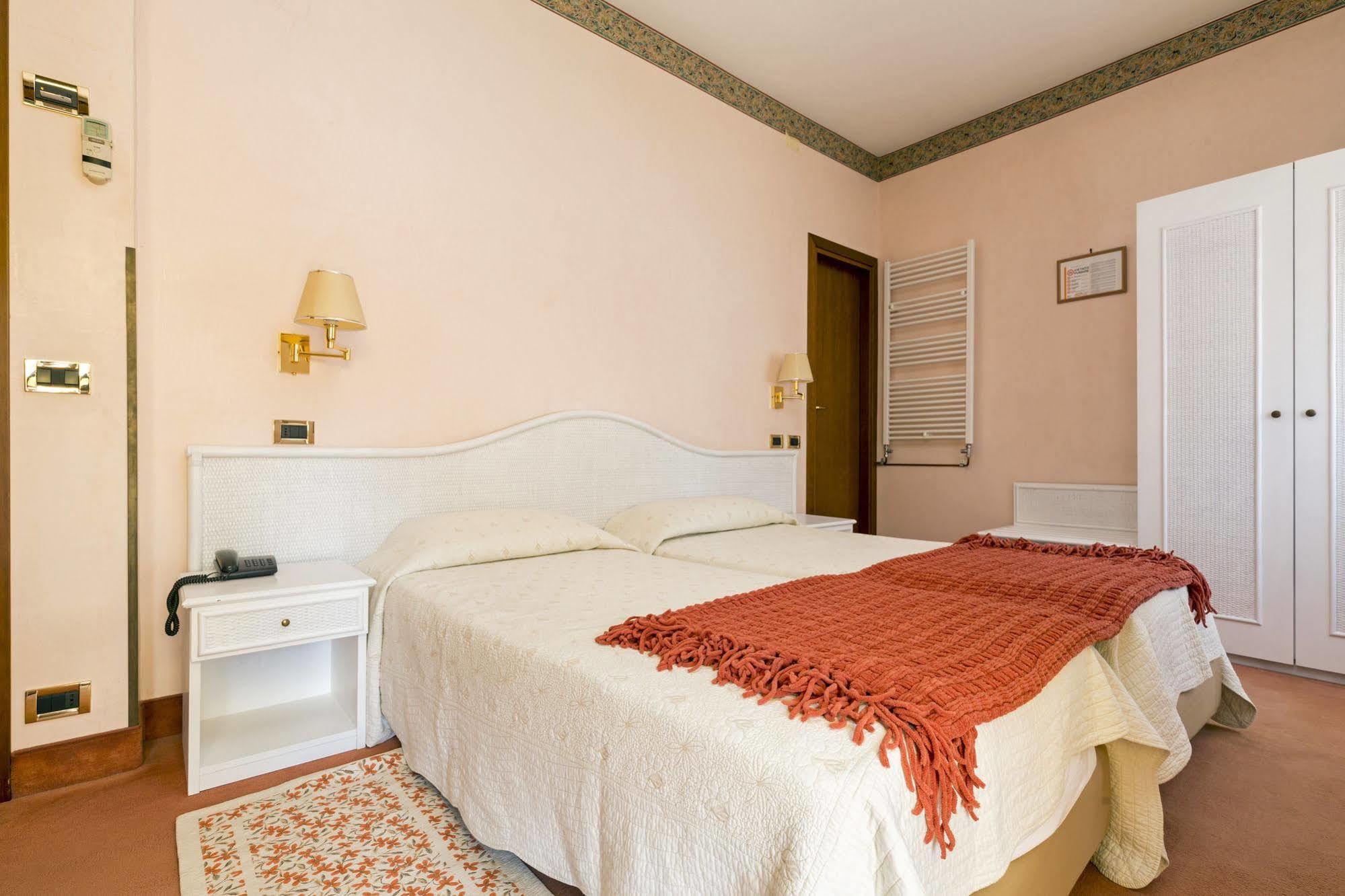 Hotel Villa Tiziana Lido di Venezia Bagian luar foto